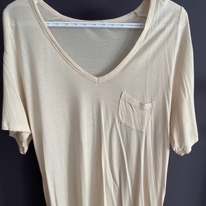 Aritzia loose v-neck slouchy tee with pocket